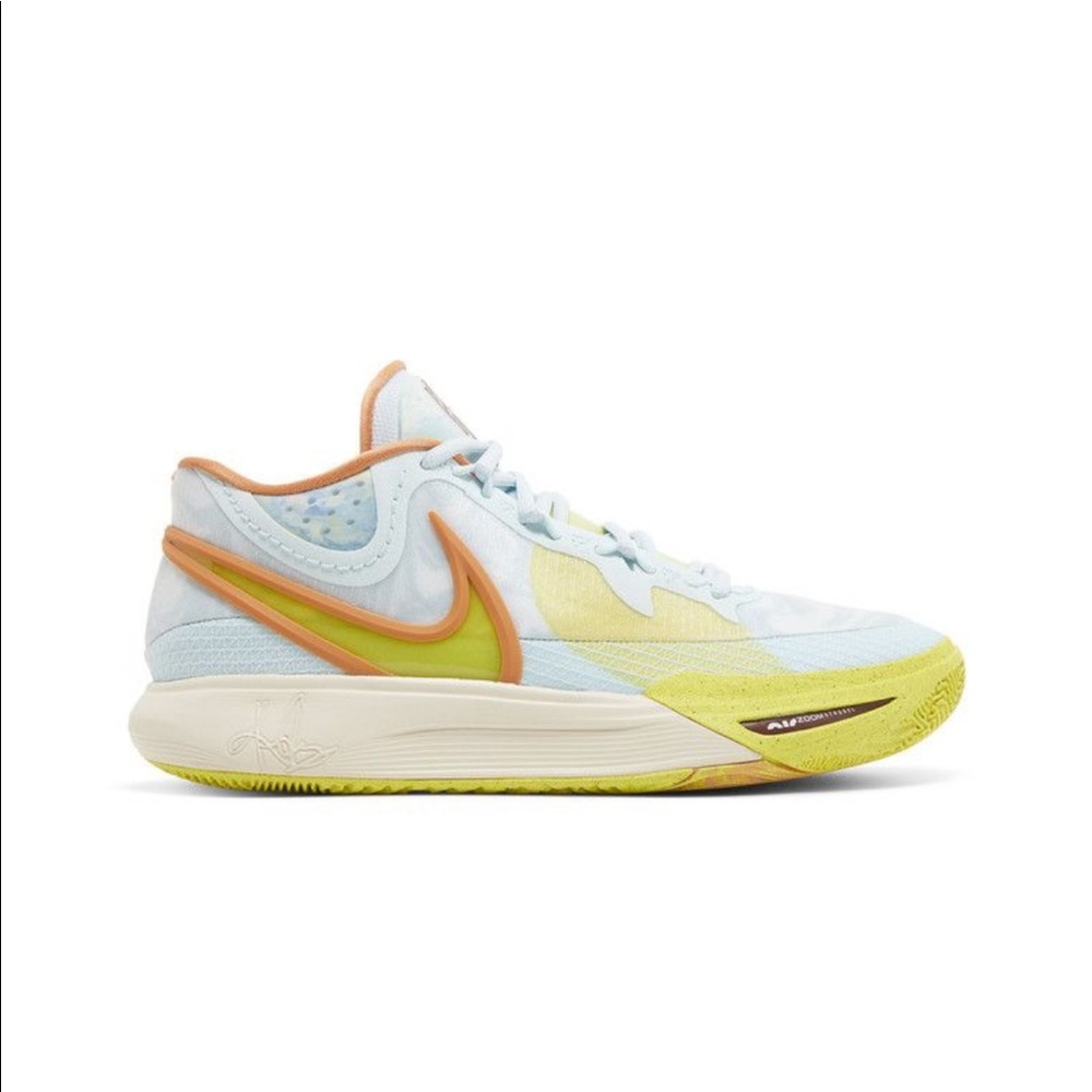 NIB Nike Kyrie Irving youth size 6 (unisex)